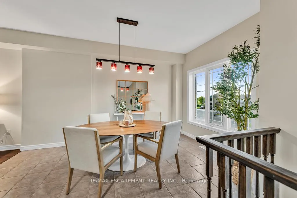 Photo 12 of 35 Crossings Way, Hamilton, Stoney Creek — HOMEH