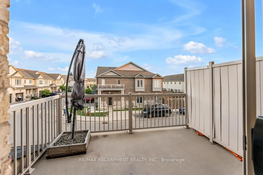 Photo 13 of 35 Crossings Way, Hamilton, Stoney Creek — HOMEH