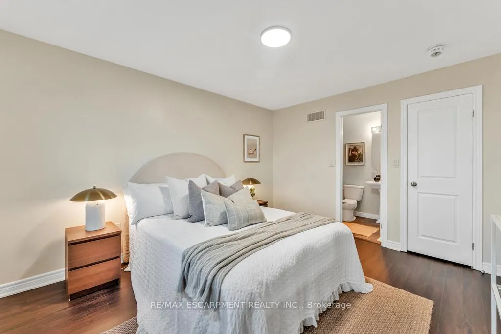 Photo 19 of 35 Crossings Way, Hamilton, Stoney Creek — HOMEH