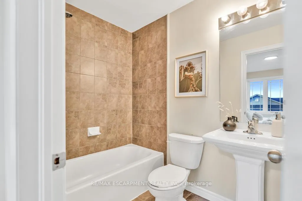 Photo 20 of 35 Crossings Way, Hamilton, Stoney Creek — HOMEH