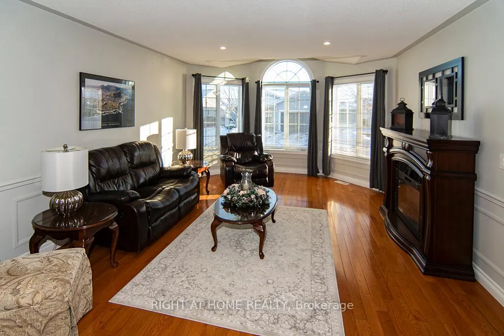 Photo 6 of 156 Gracehill Crescent, Hamilton, Rural Flamborough — HOMEH