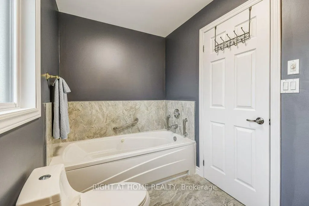Photo 16 of 156 Gracehill Crescent, Hamilton, Rural Flamborough — HOMEH