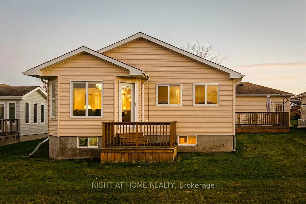 Photo 3 of 156 Gracehill Crescent, Hamilton, Rural Flamborough — HOMEH