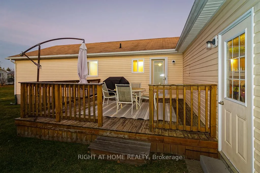 Photo 4 of 156 Gracehill Crescent, Hamilton, Rural Flamborough — HOMEH