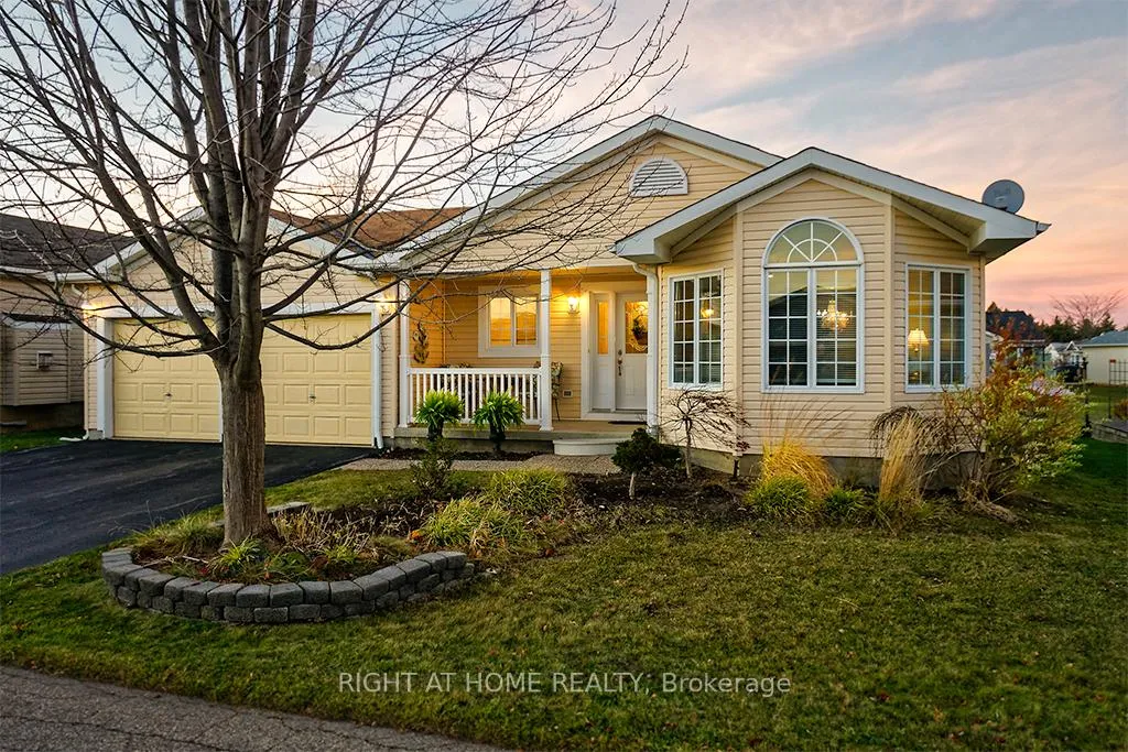 Photo 1 of 156 Gracehill Crescent, Hamilton, Rural Flamborough — HOMEH