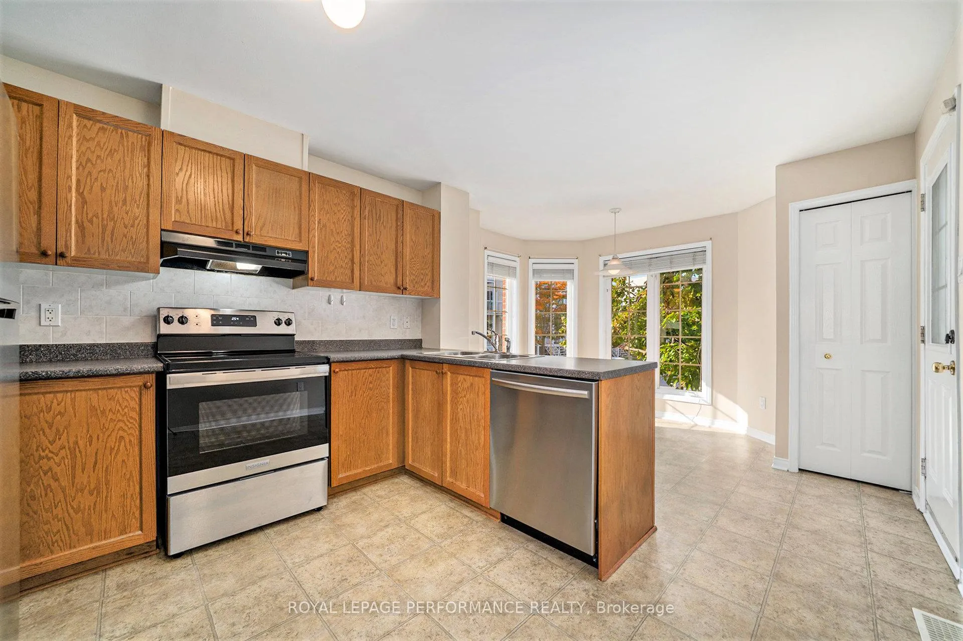 Photo 3 of Unit 52, 130 Berrigan Drive, Ottawa, Barrhaven - Longfields — HOMEH
