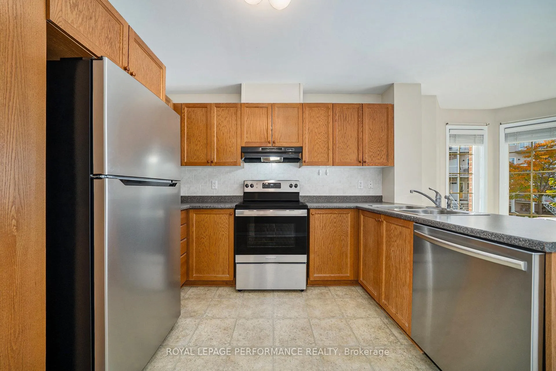 Photo 4 of Unit 52, 130 Berrigan Drive, Ottawa, Barrhaven - Longfields — HOMEH