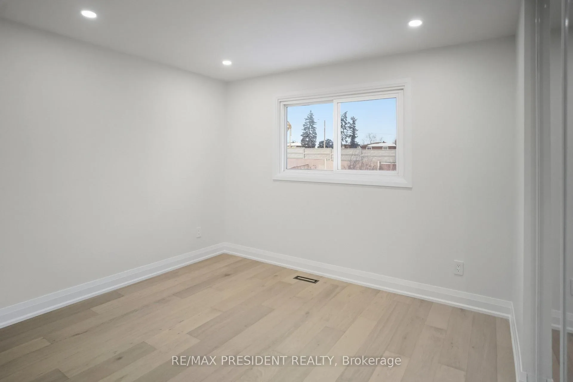 Photo 16 of 8 Northgate Boulevard, Brampton, Westgate — HOMEH