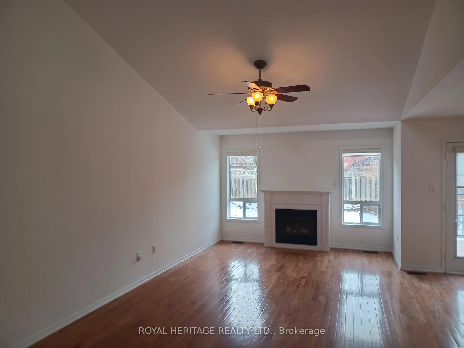 Photo 6 of 16 Corridale Avenue, Whitby, Brooklin — HOMEH
