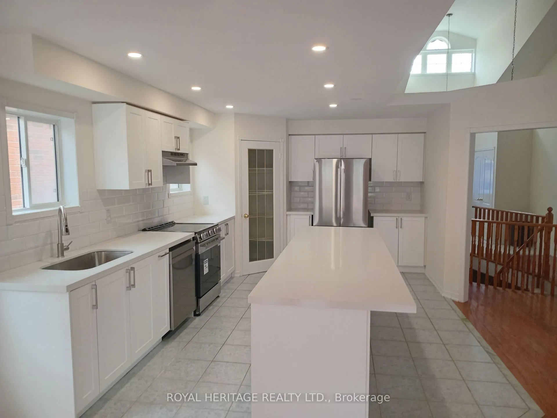 Photo 10 of 16 Corridale Avenue, Whitby, Brooklin — HOMEH