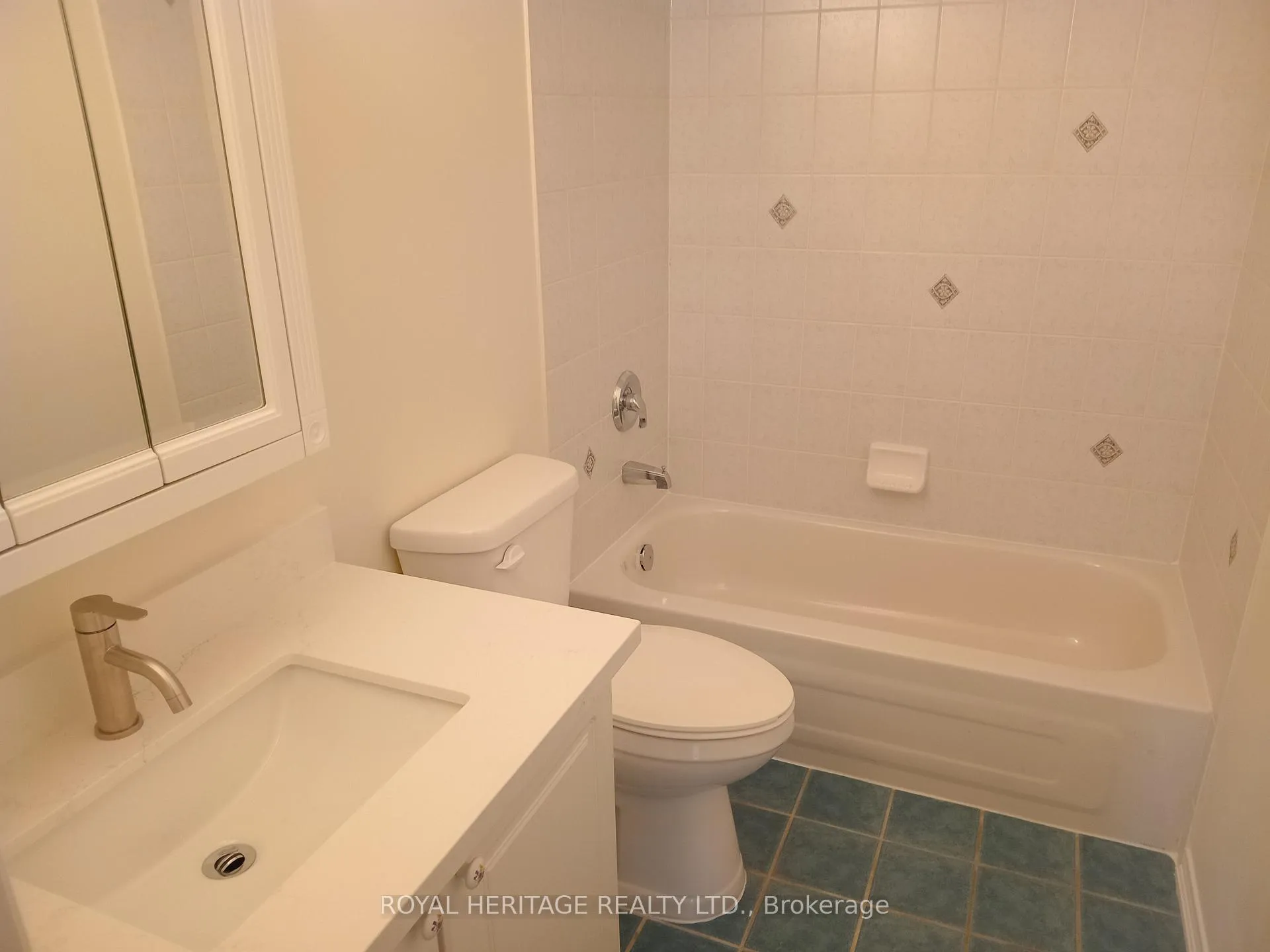 Photo 11 of 16 Corridale Avenue, Whitby, Brooklin — HOMEH