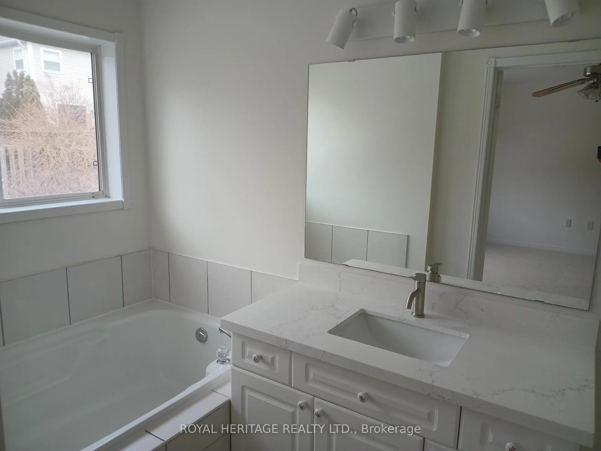 Photo 14 of 16 Corridale Avenue, Whitby, Brooklin — HOMEH