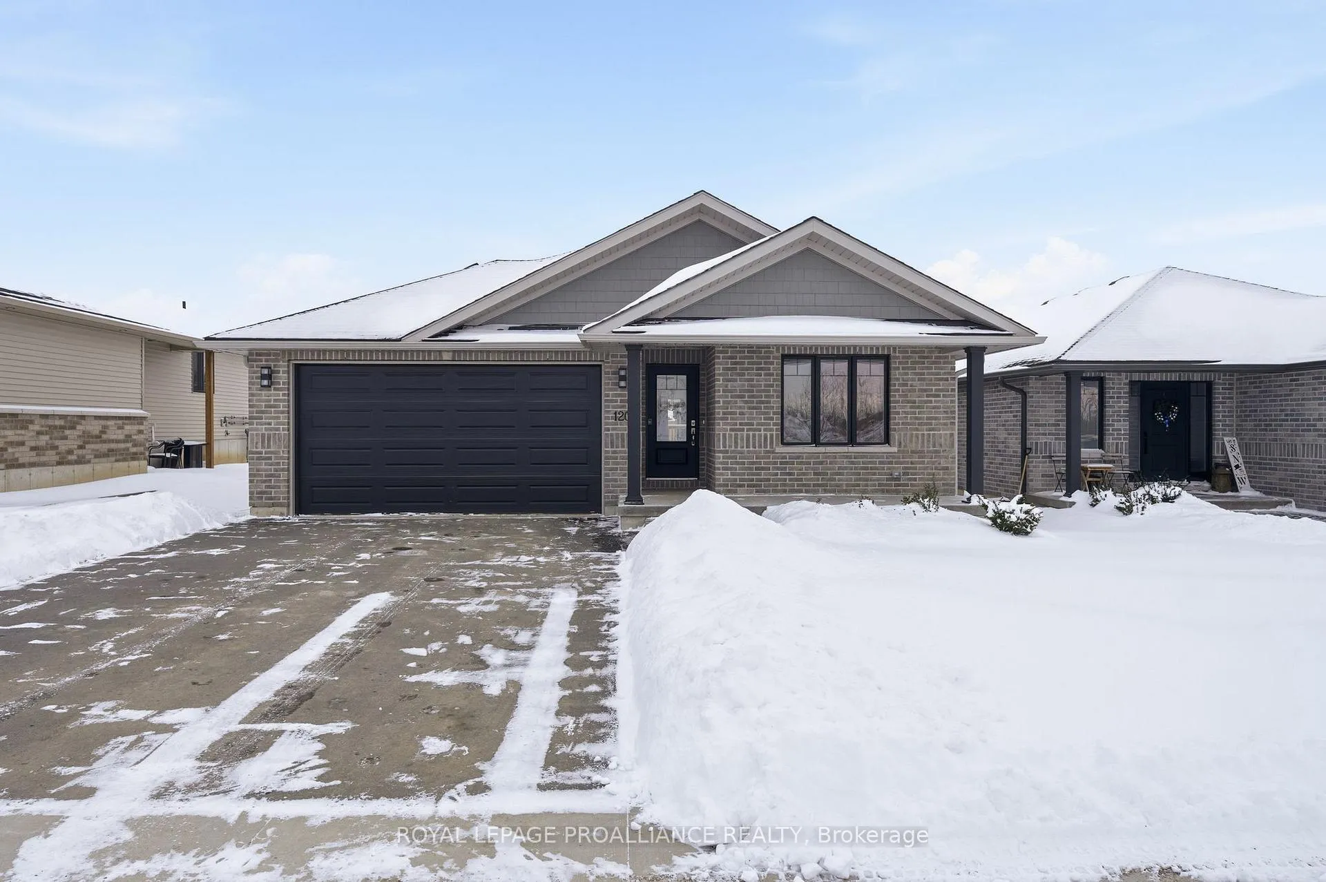 Photo 2 of 120 Hastings Park Drive, Belleville, Belleville Ward — HOMEH