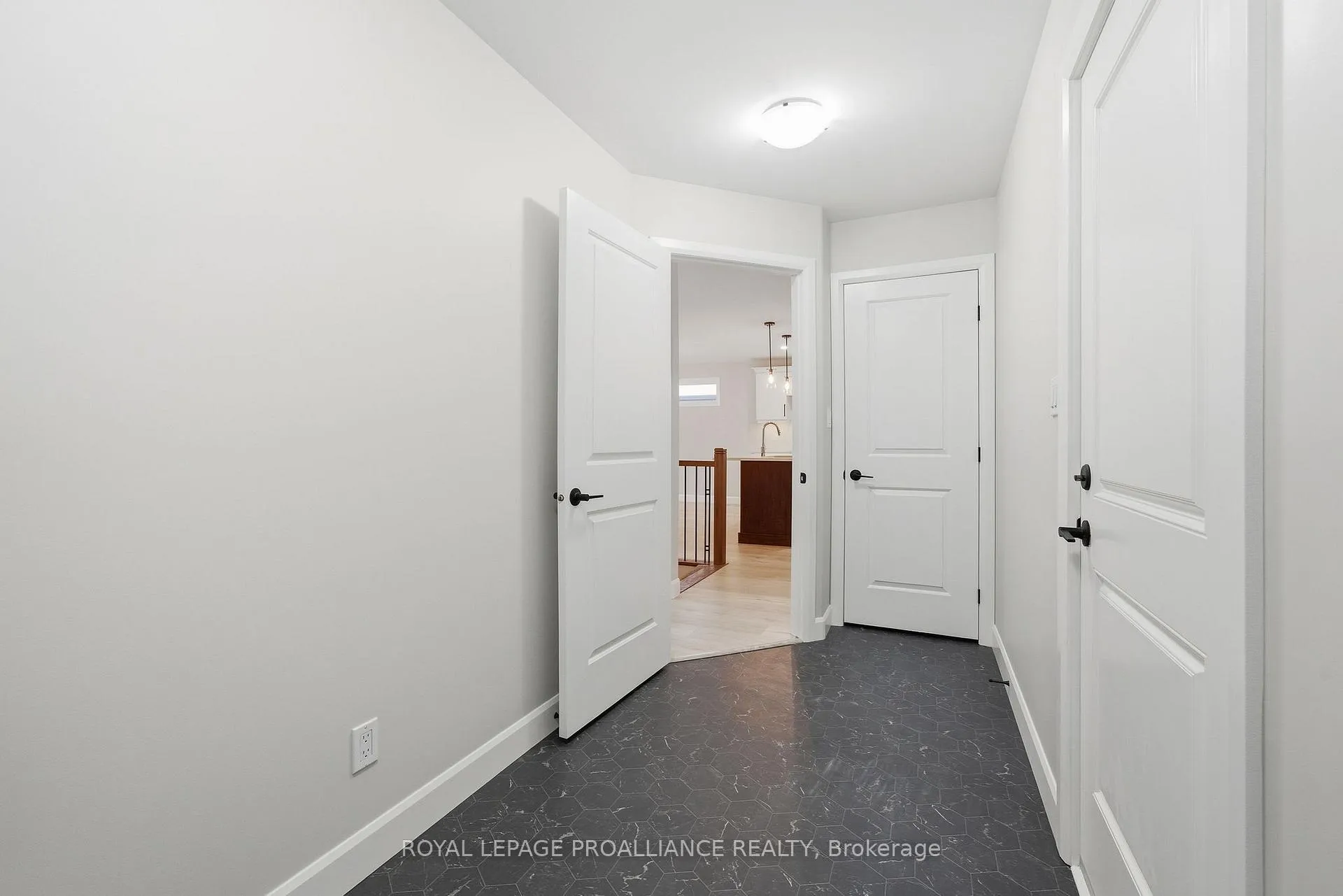 Photo 21 of 120 Hastings Park Drive, Belleville, Belleville Ward — HOMEH