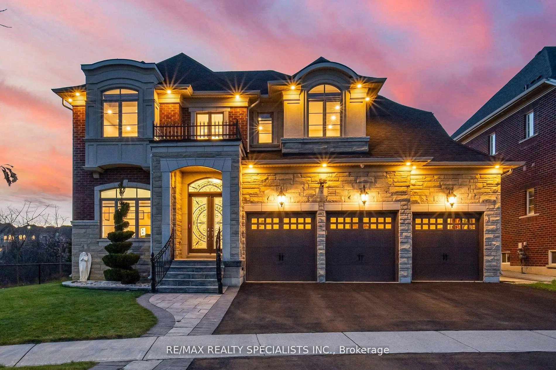 Photo 1 of 8 Herringbone Crescent, Brampton, Toronto Gore Rural Estate — HOMEH