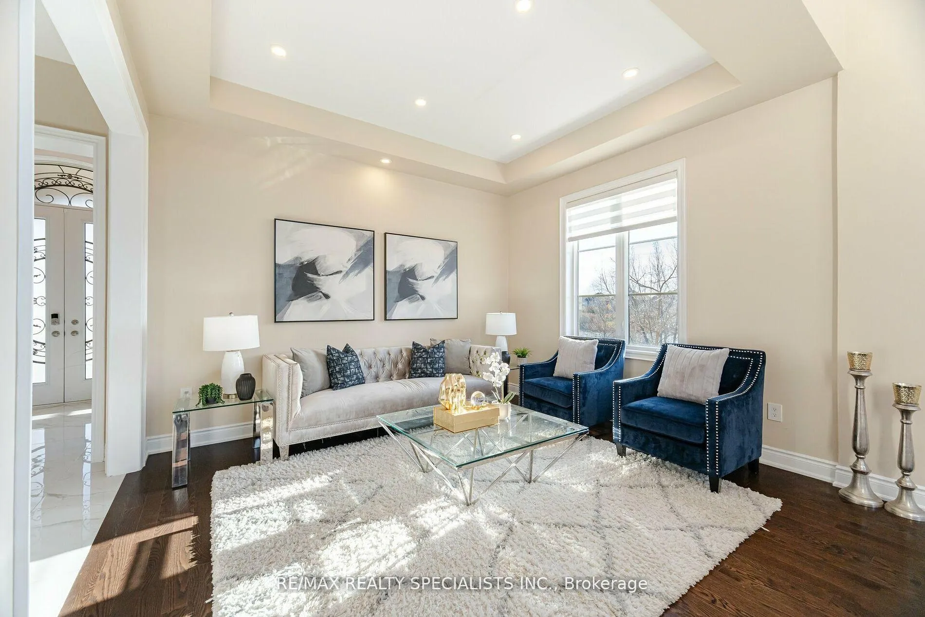 Photo 6 of 8 Herringbone Crescent, Brampton, Toronto Gore Rural Estate — HOMEH