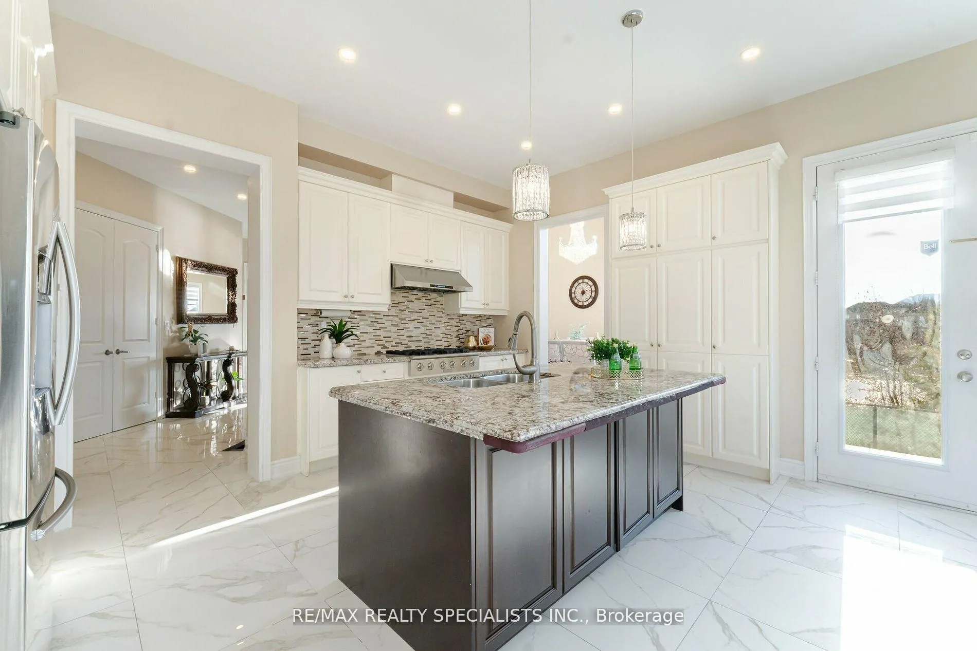Photo 8 of 8 Herringbone Crescent, Brampton, Toronto Gore Rural Estate — HOMEH