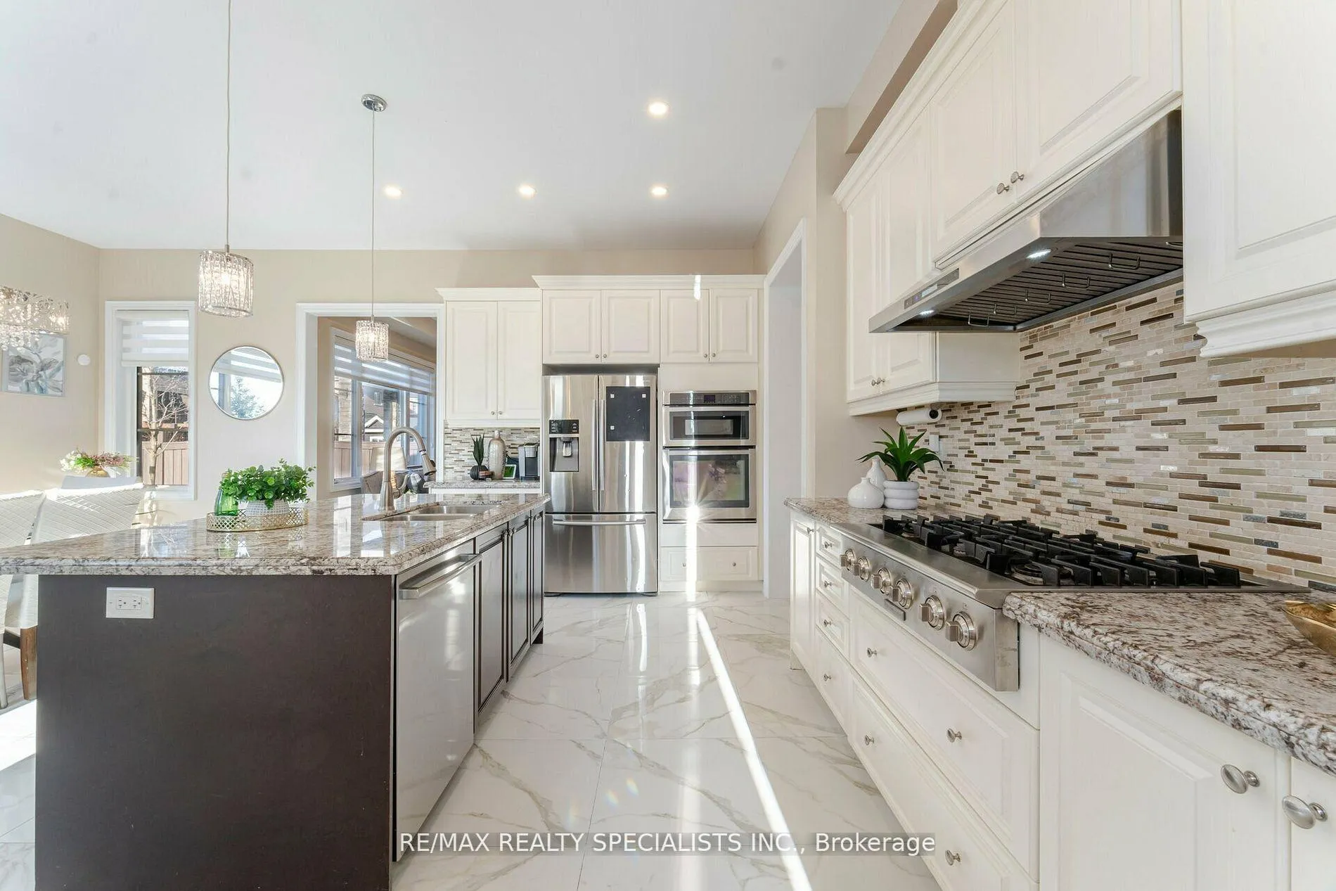 Photo 9 of 8 Herringbone Crescent, Brampton, Toronto Gore Rural Estate — HOMEH