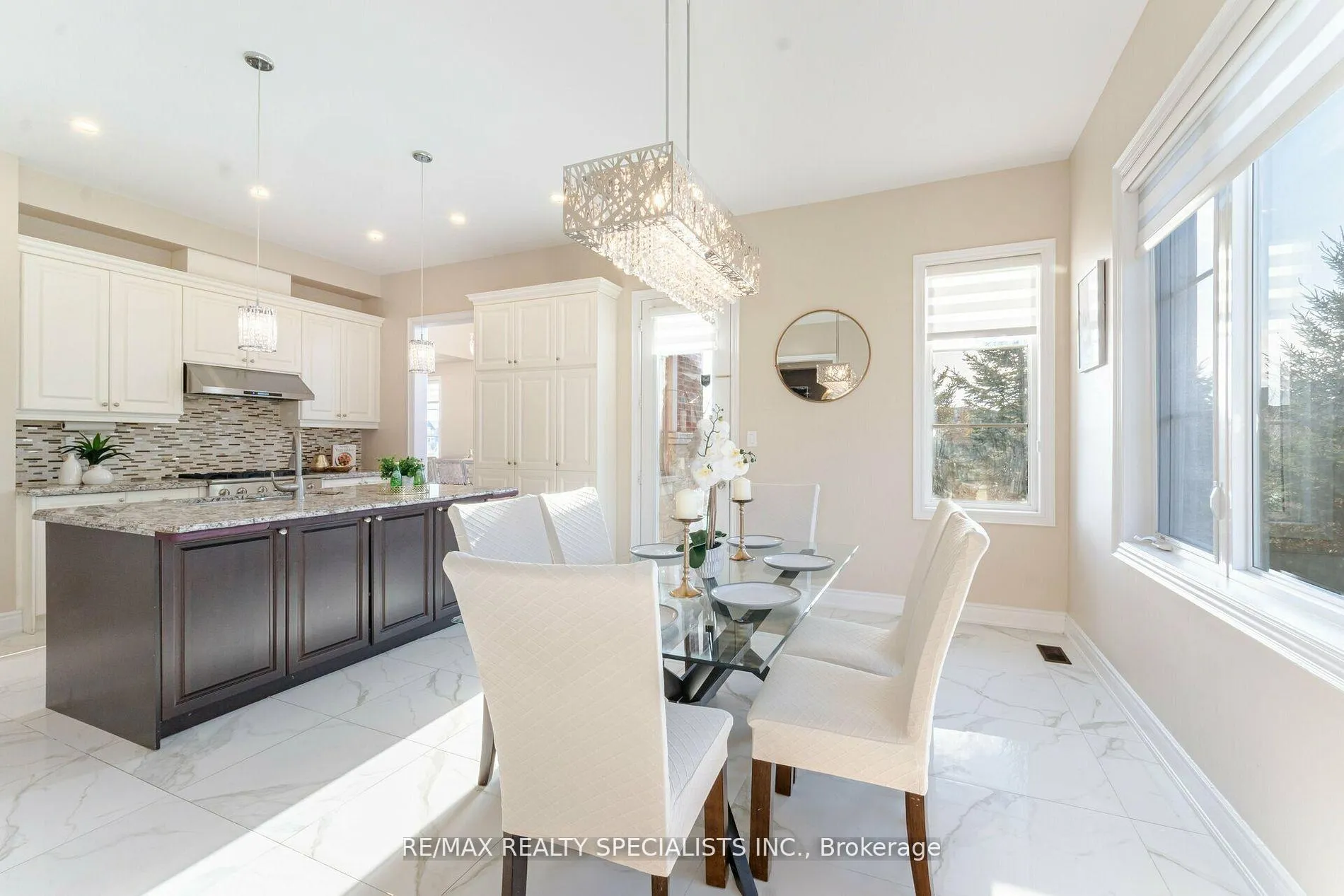 Photo 10 of 8 Herringbone Crescent, Brampton, Toronto Gore Rural Estate — HOMEH