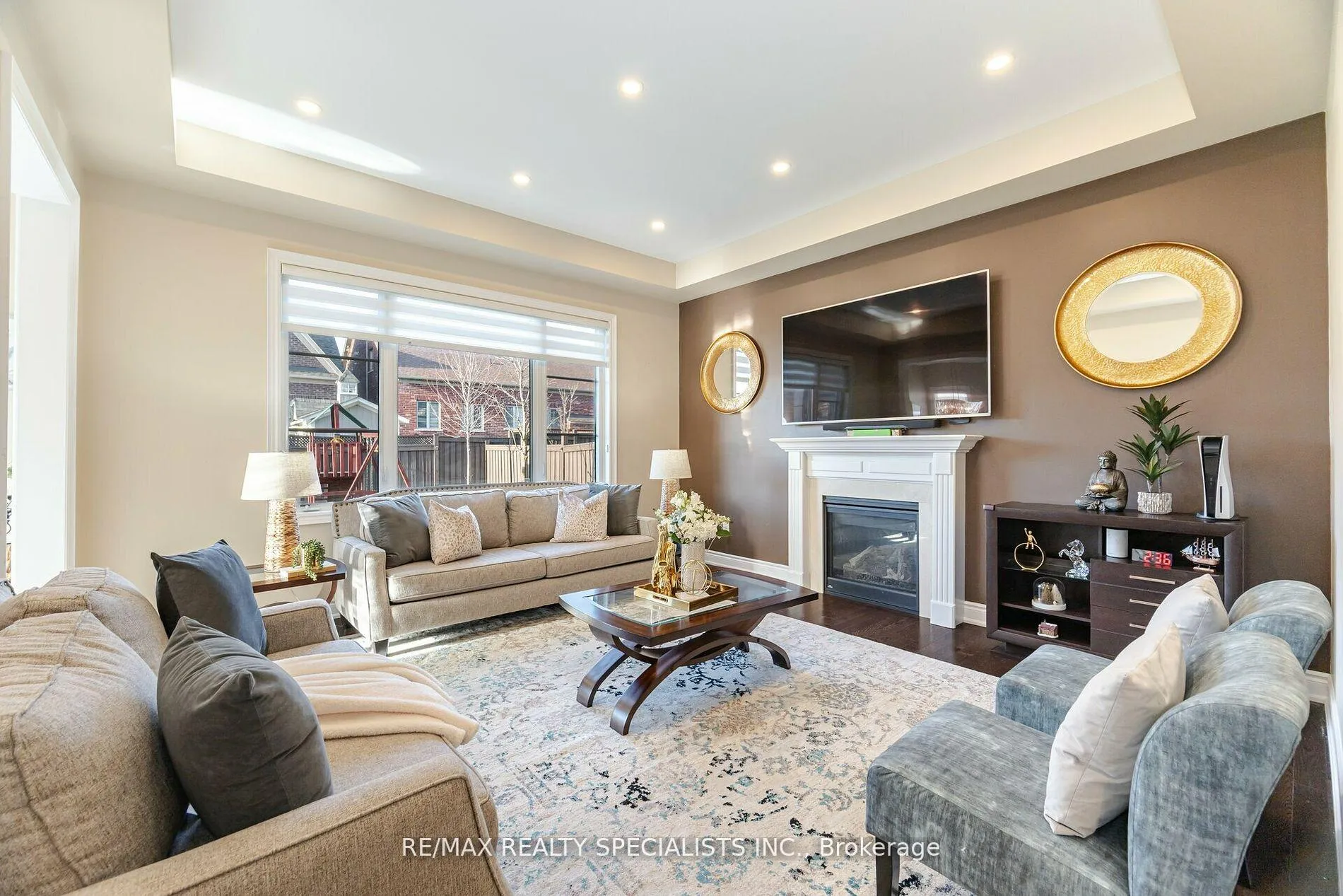 Photo 11 of 8 Herringbone Crescent, Brampton, Toronto Gore Rural Estate — HOMEH