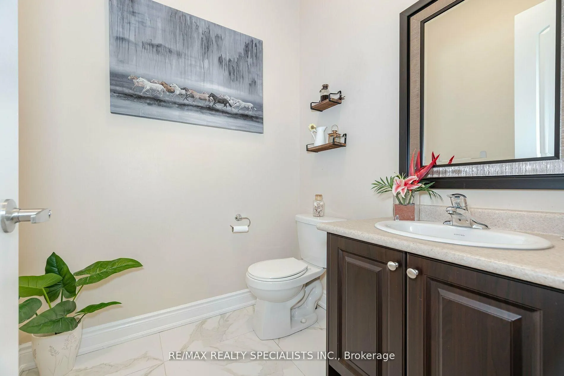 Photo 14 of 8 Herringbone Crescent, Brampton, Toronto Gore Rural Estate — HOMEH