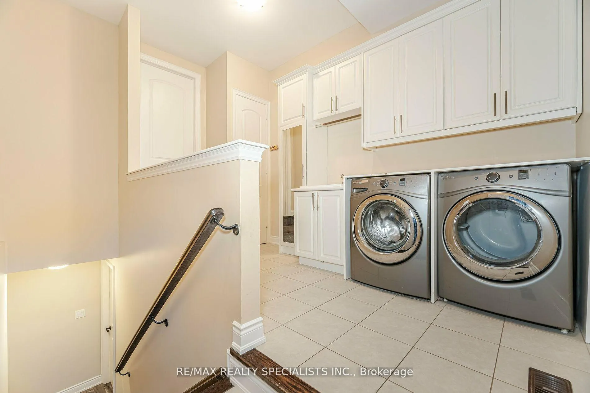 Photo 15 of 8 Herringbone Crescent, Brampton, Toronto Gore Rural Estate — HOMEH