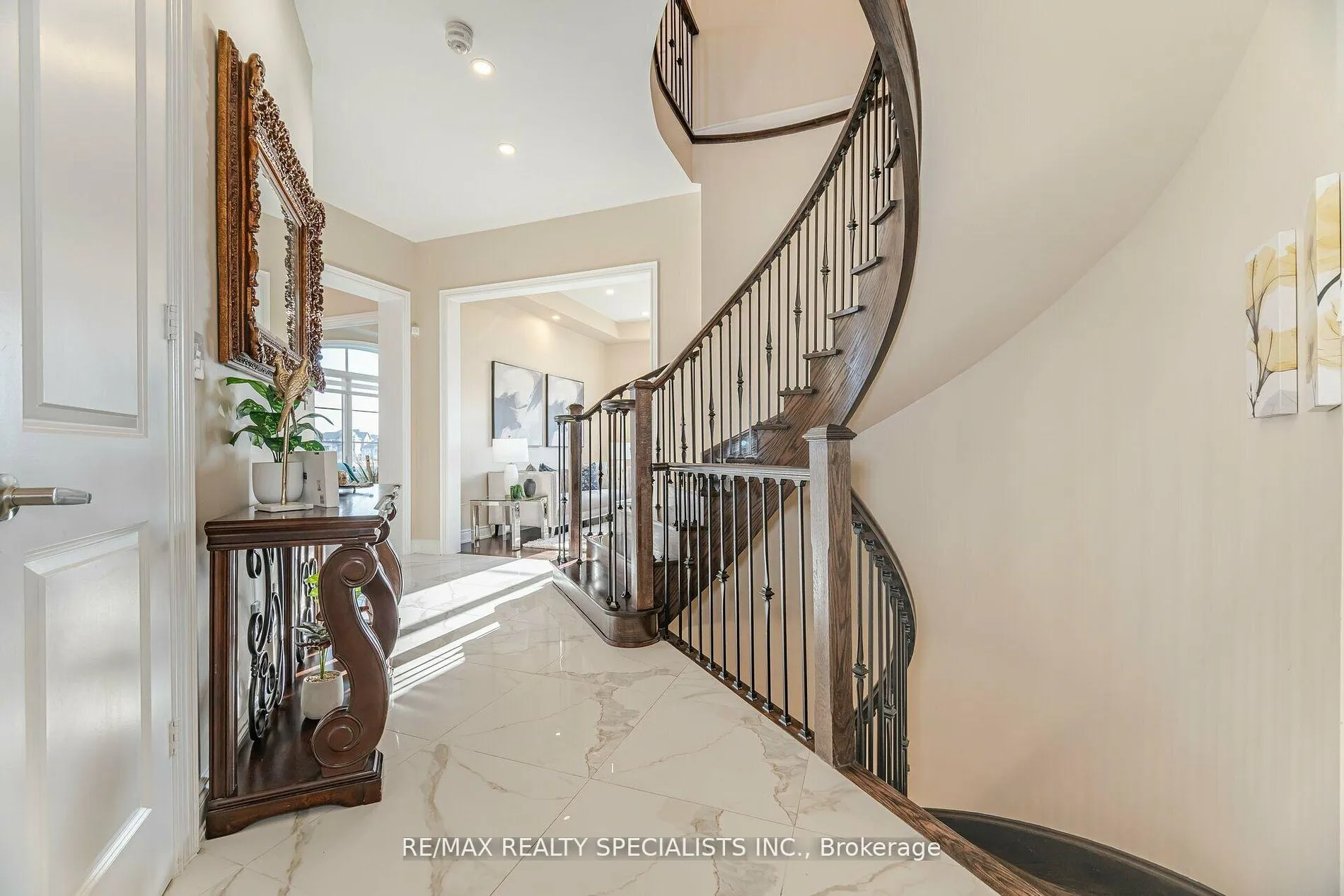 Photo 16 of 8 Herringbone Crescent, Brampton, Toronto Gore Rural Estate — HOMEH