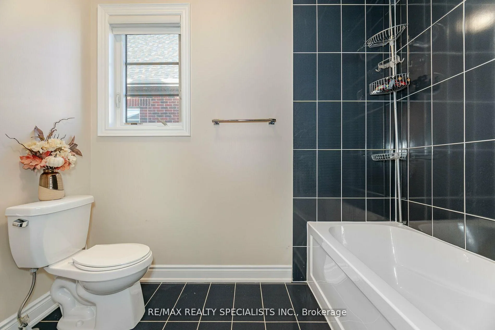 Photo 27 of 8 Herringbone Crescent, Brampton, Toronto Gore Rural Estate — HOMEH