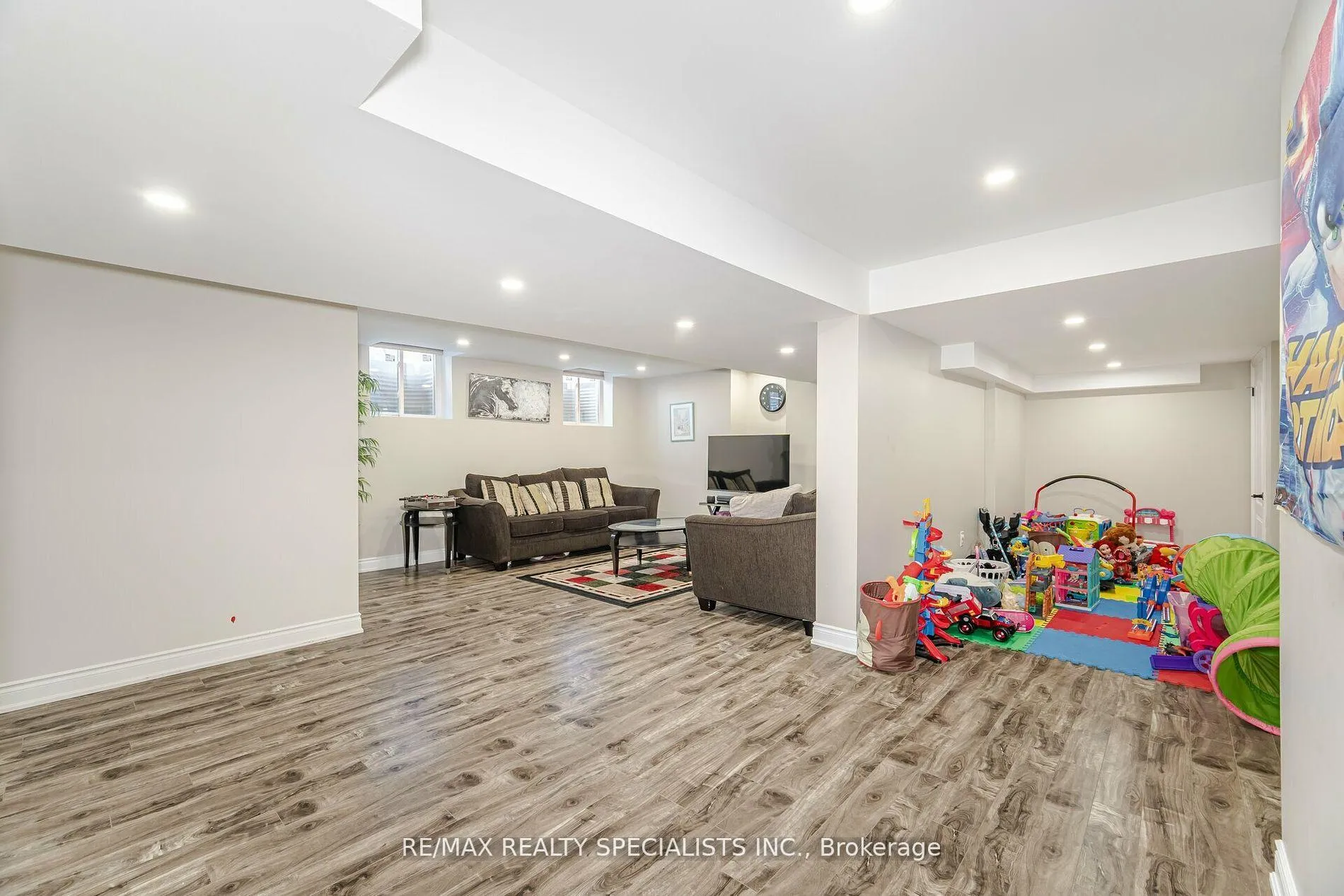 Photo 29 of 8 Herringbone Crescent, Brampton, Toronto Gore Rural Estate — HOMEH