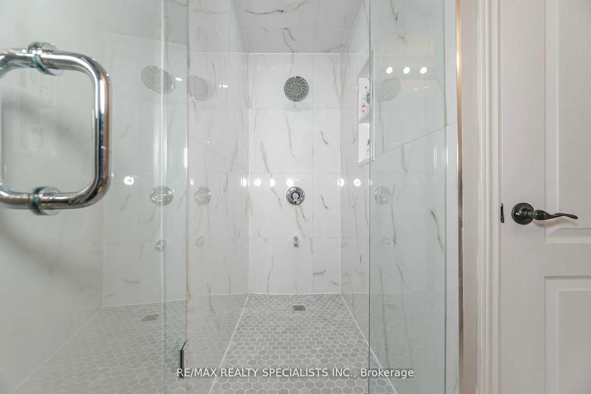Photo 34 of 8 Herringbone Crescent, Brampton, Toronto Gore Rural Estate — HOMEH
