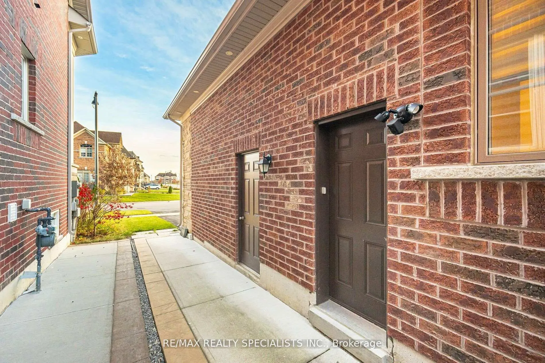 Photo 35 of 8 Herringbone Crescent, Brampton, Toronto Gore Rural Estate — HOMEH