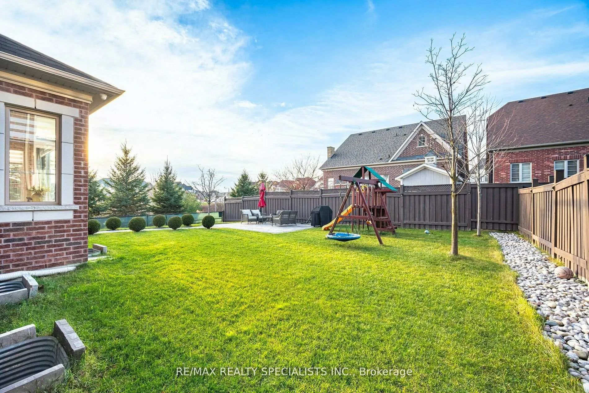 Photo 36 of 8 Herringbone Crescent, Brampton, Toronto Gore Rural Estate — HOMEH