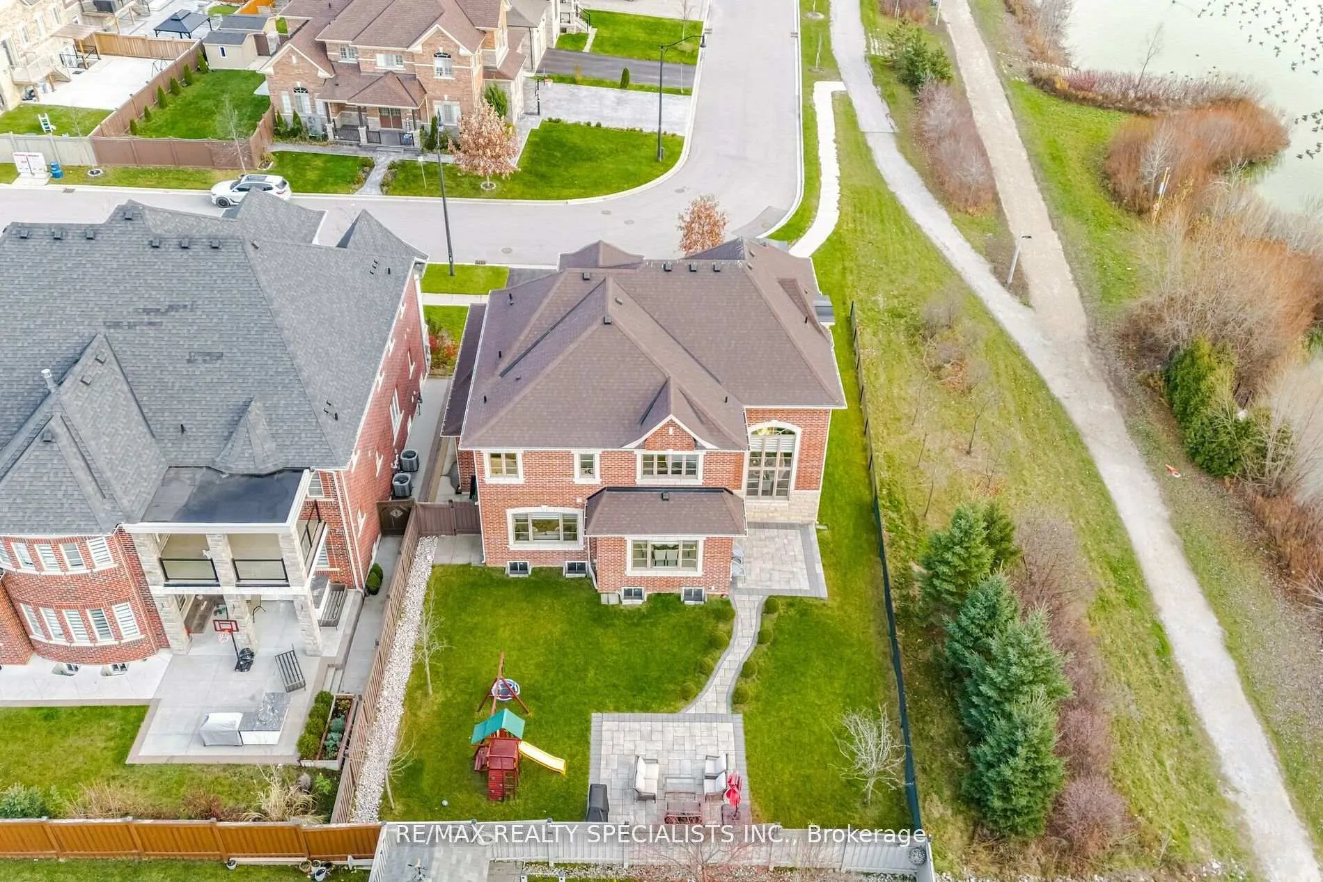 Photo 38 of 8 Herringbone Crescent, Brampton, Toronto Gore Rural Estate — HOMEH