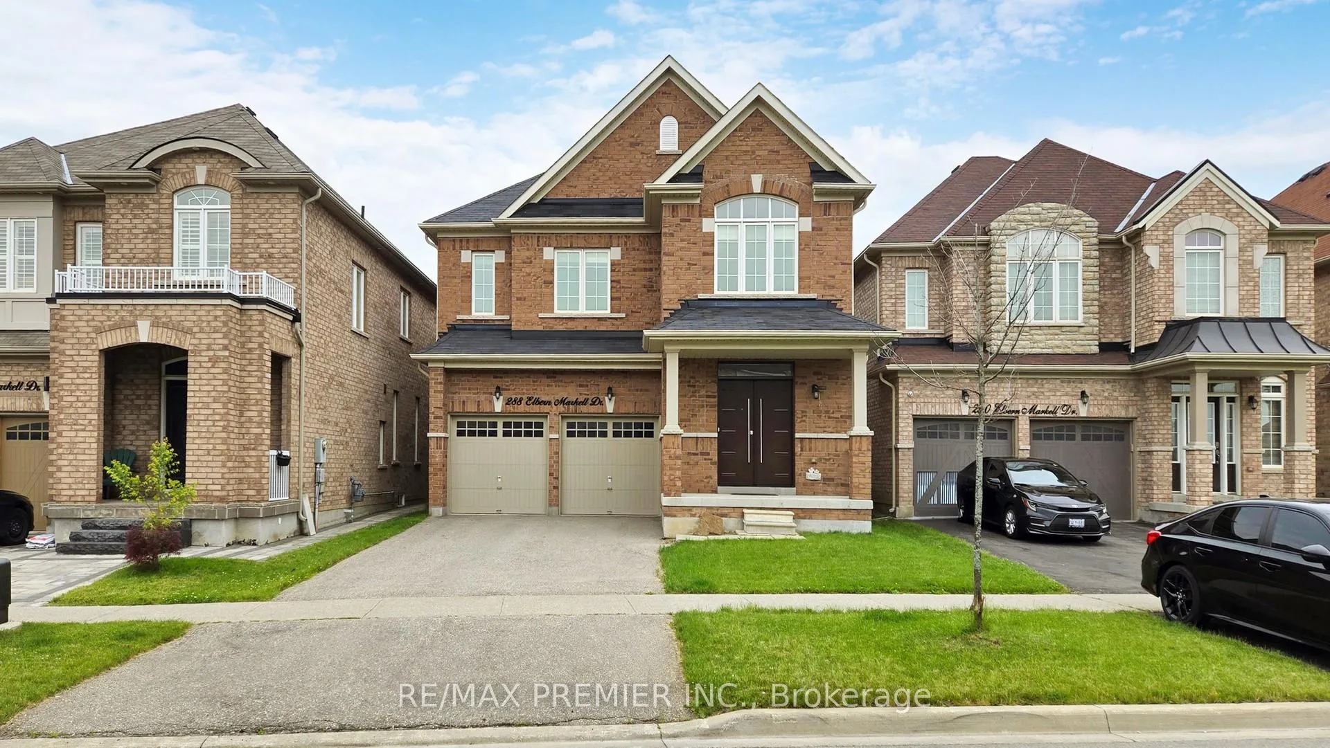Photo 3 of 288 Elbern Markell Drive, Brampton, Credit Valley — HOMEH