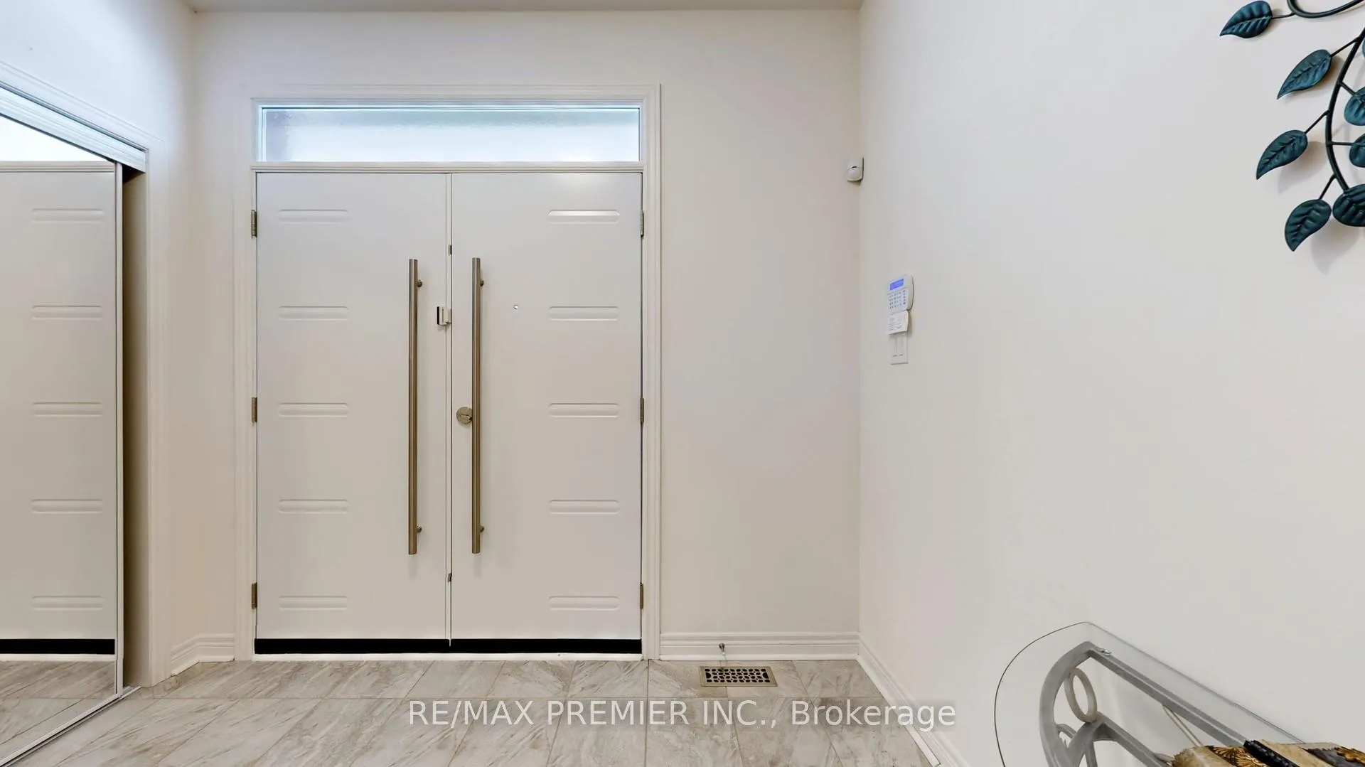 Photo 6 of 288 Elbern Markell Drive, Brampton, Credit Valley — HOMEH