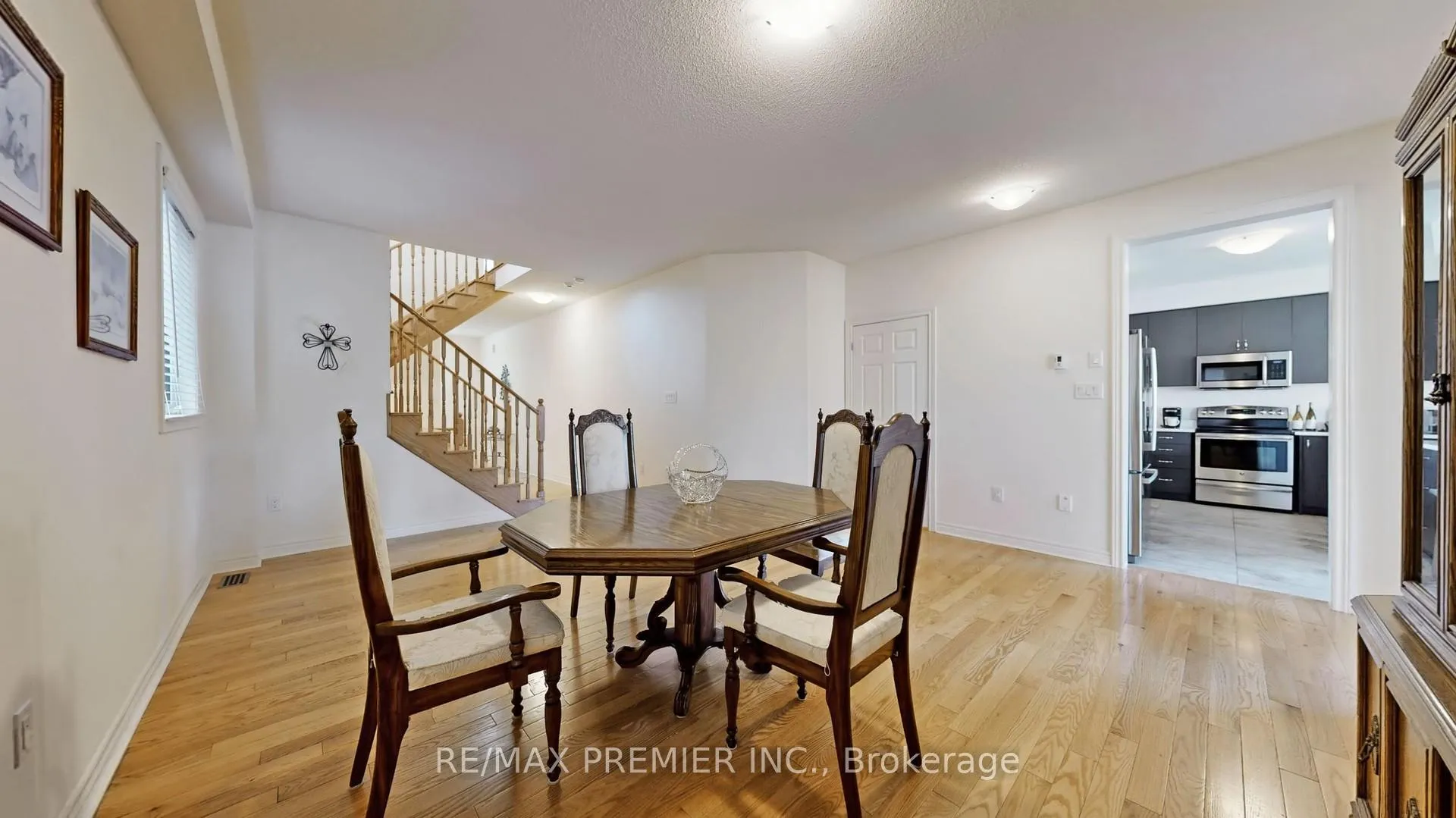 Photo 12 of 288 Elbern Markell Drive, Brampton, Credit Valley — HOMEH