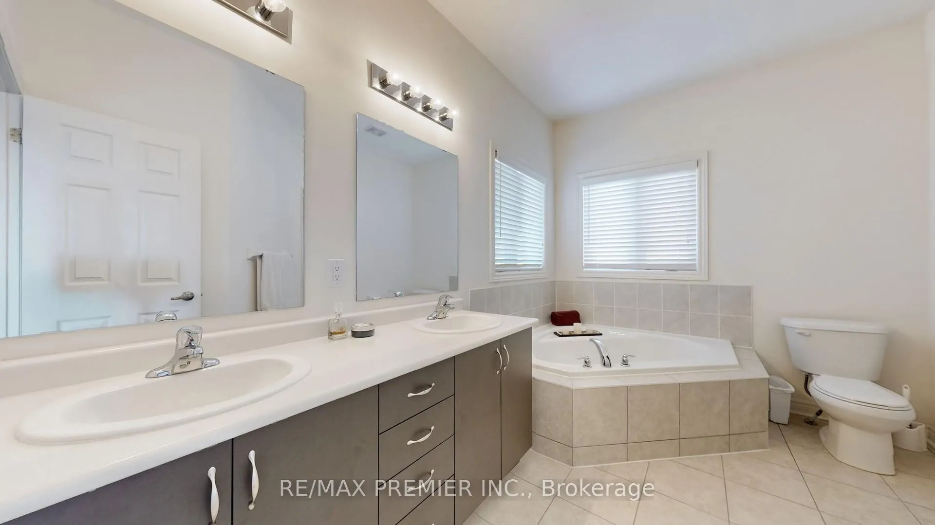 Photo 24 of 288 Elbern Markell Drive, Brampton, Credit Valley — HOMEH