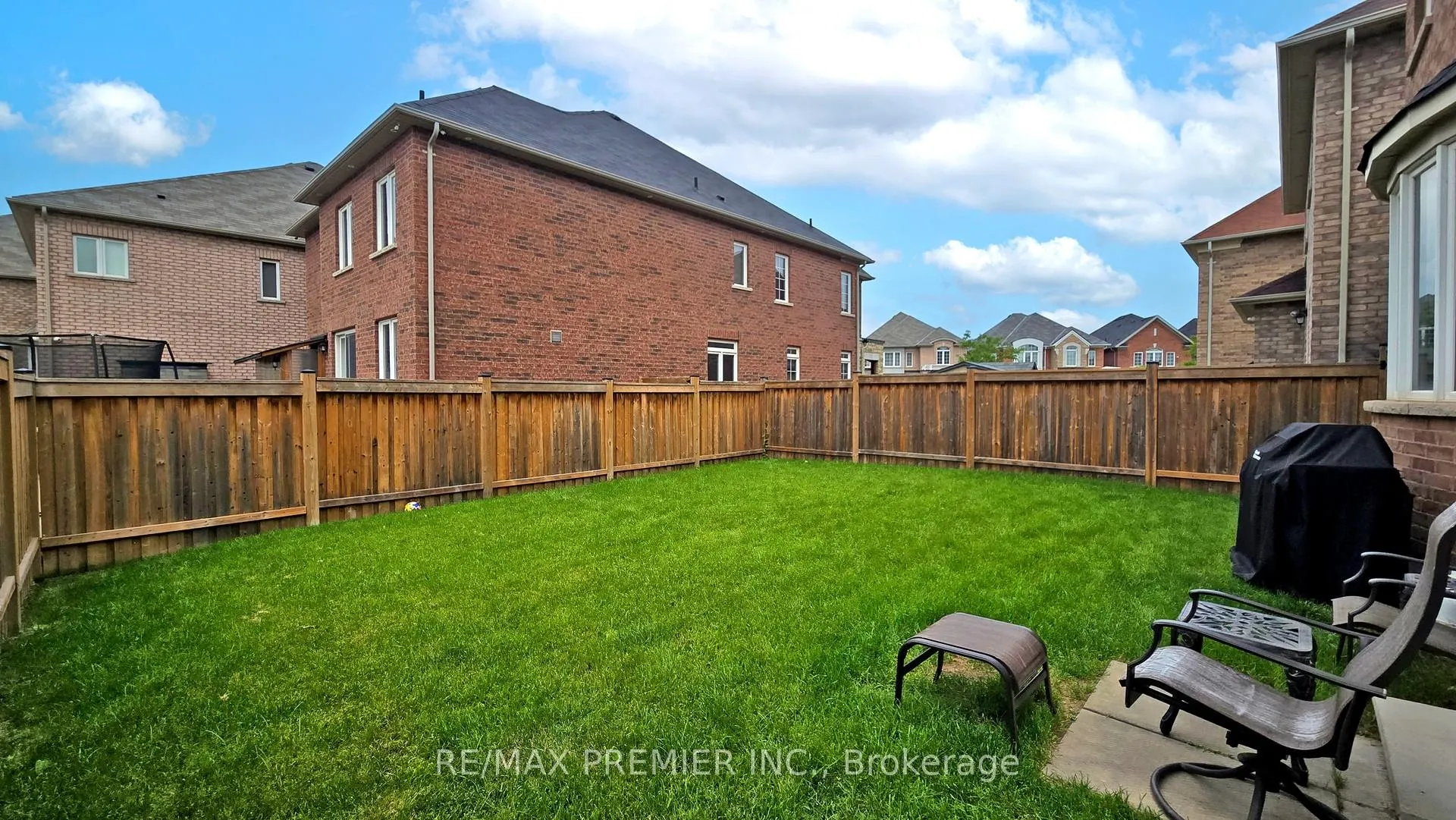 Photo 33 of 288 Elbern Markell Drive, Brampton, Credit Valley — HOMEH