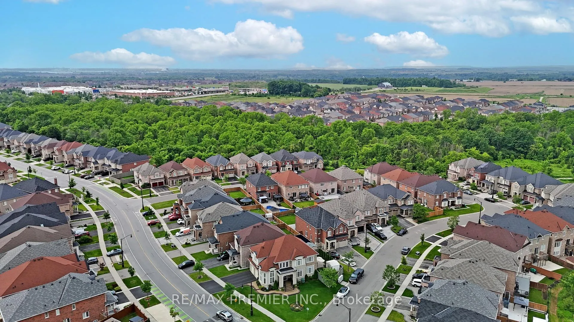 Photo 36 of 288 Elbern Markell Drive, Brampton, Credit Valley — HOMEH