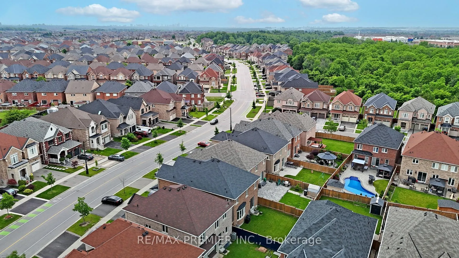 Photo 38 of 288 Elbern Markell Drive, Brampton, Credit Valley — HOMEH