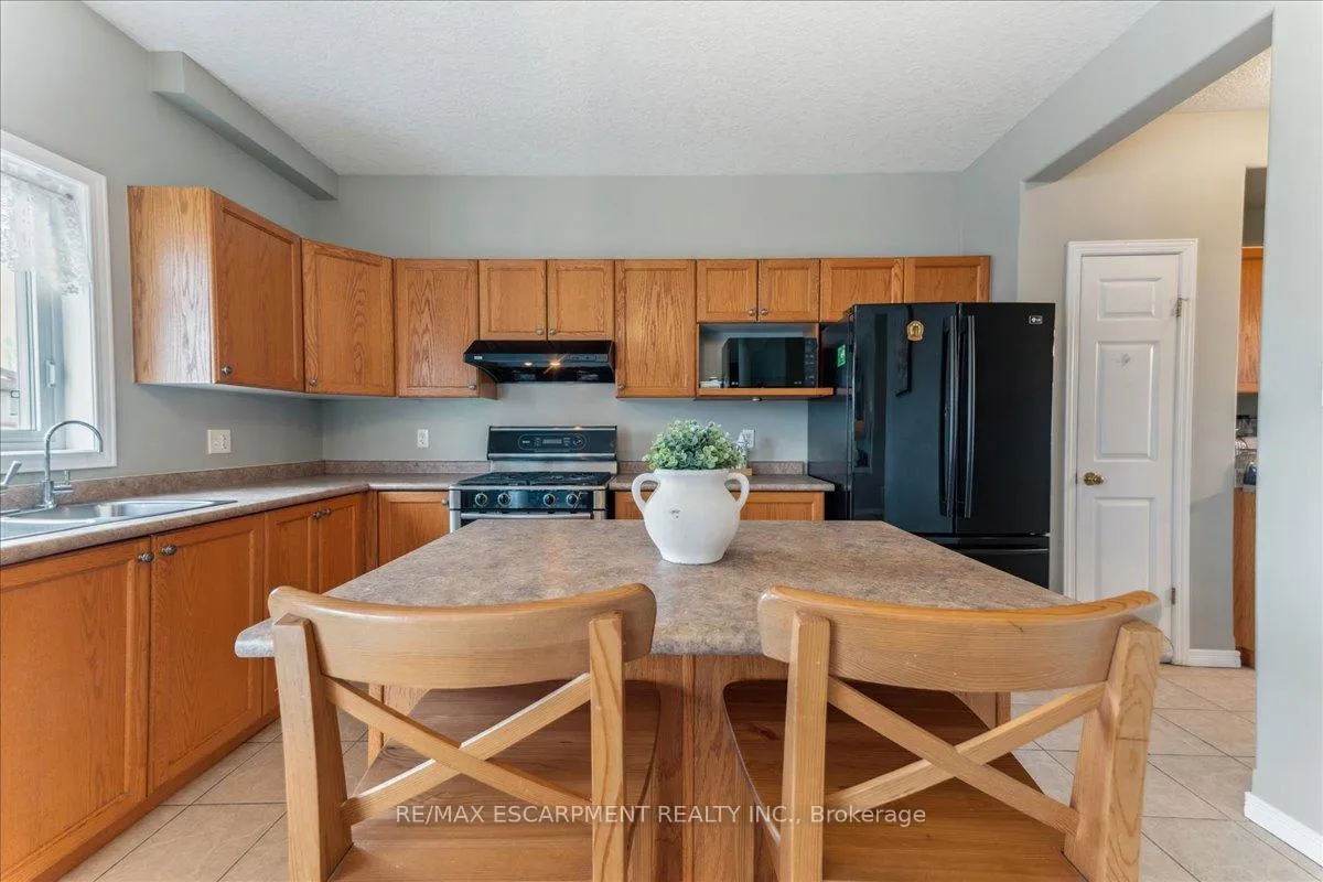 Photo 9 of 67 Ferris Drive, Wellesley — HOMEH