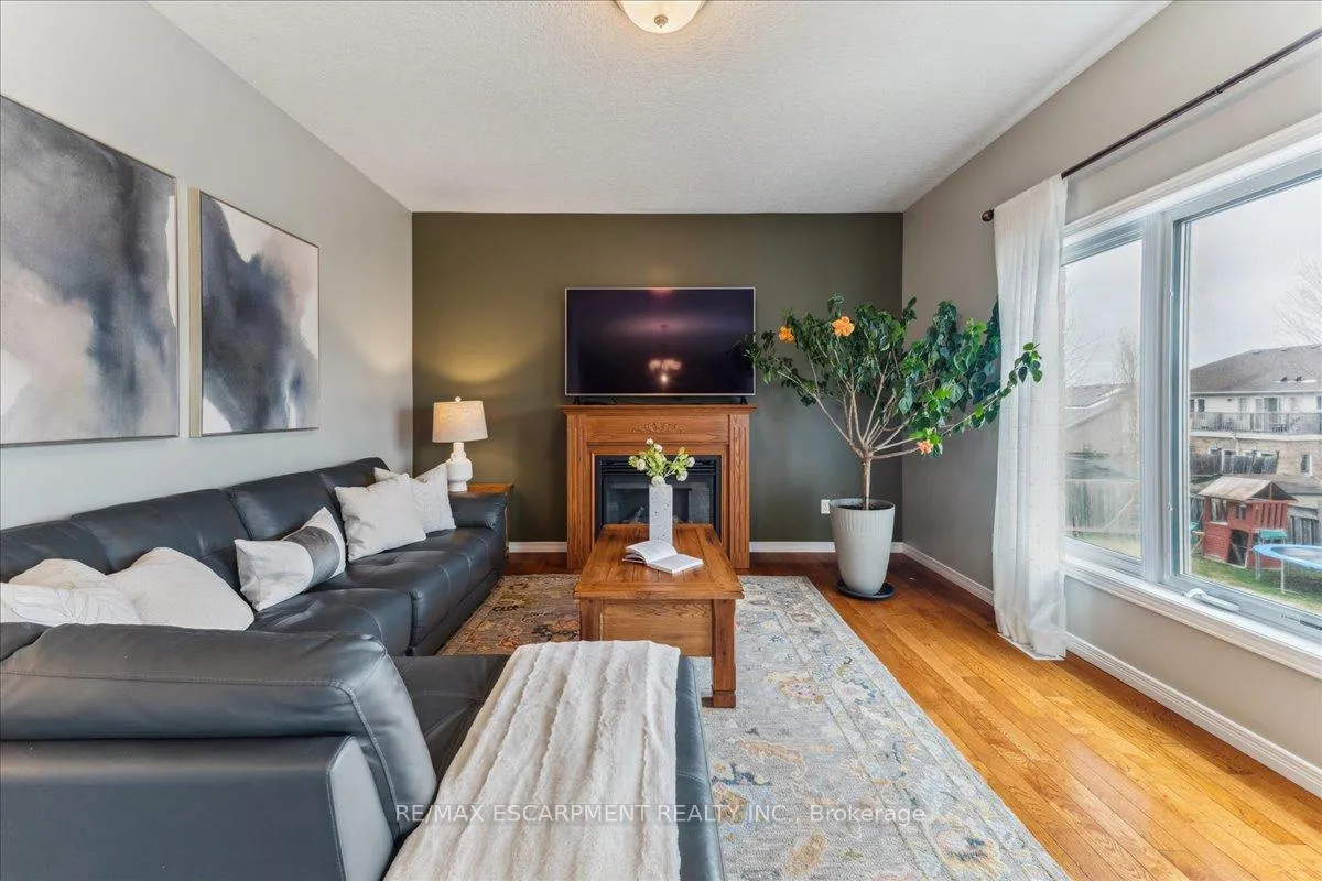 Photo 11 of 67 Ferris Drive, Wellesley — HOMEH