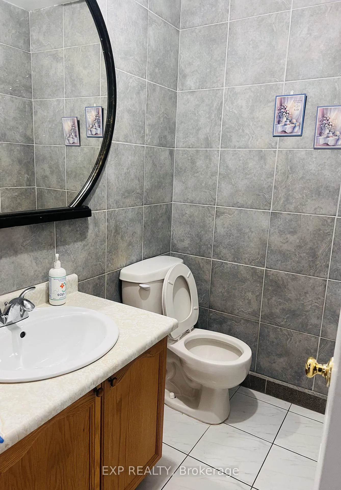 Photo 3 of 153 Fifefield Drive, Vaughan, Maple — HOMEH