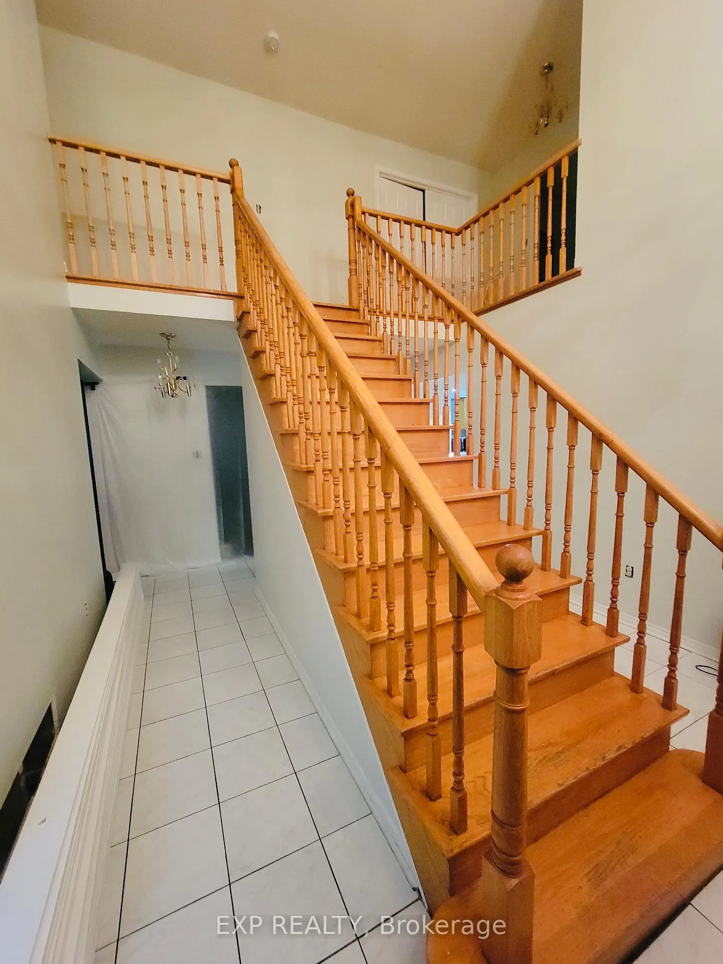 Photo 6 of 153 Fifefield Drive, Vaughan, Maple — HOMEH
