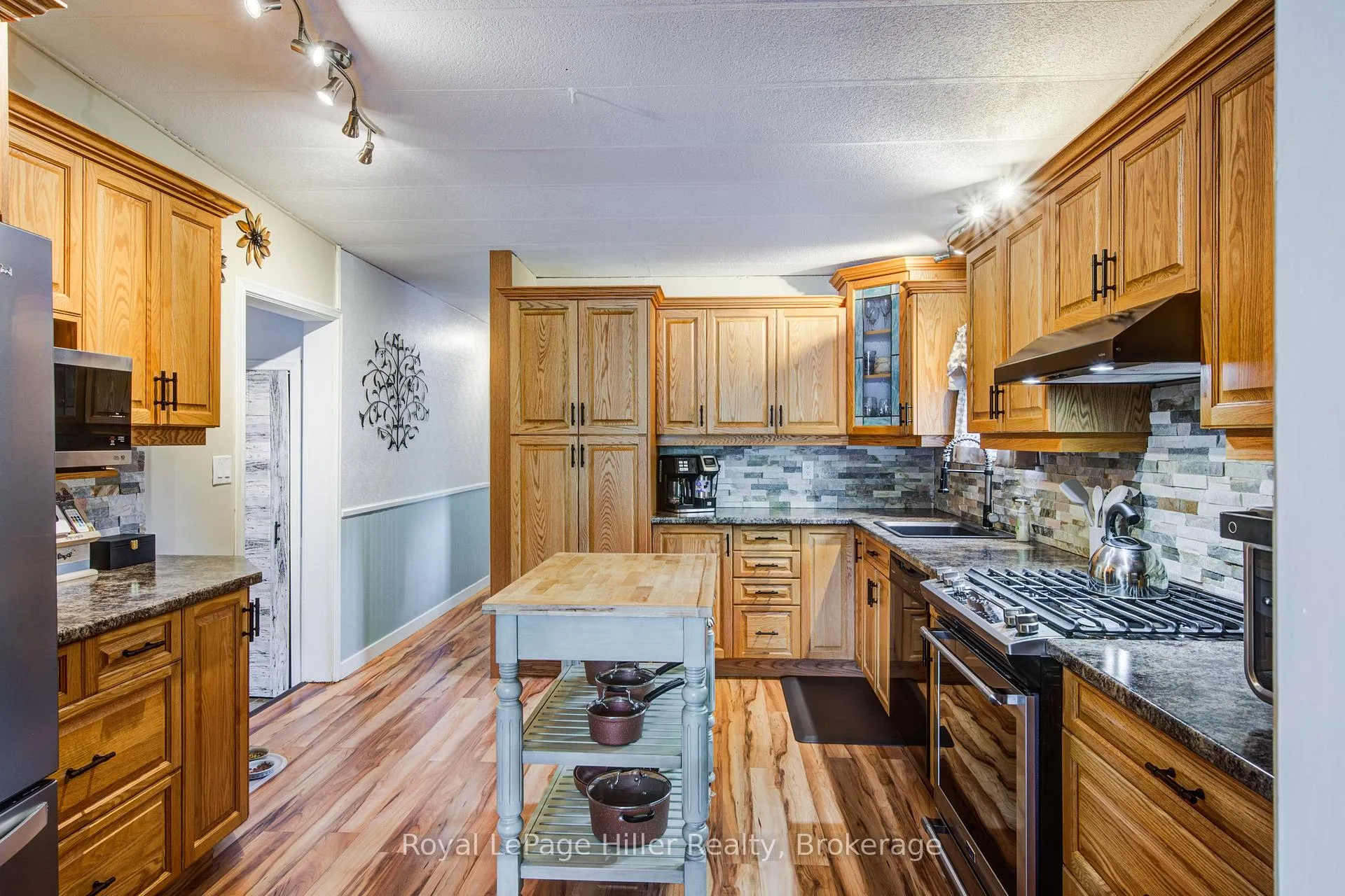 Photo 4 of 174 Birch Street, Perth East, Crystal Lake — HOMEH