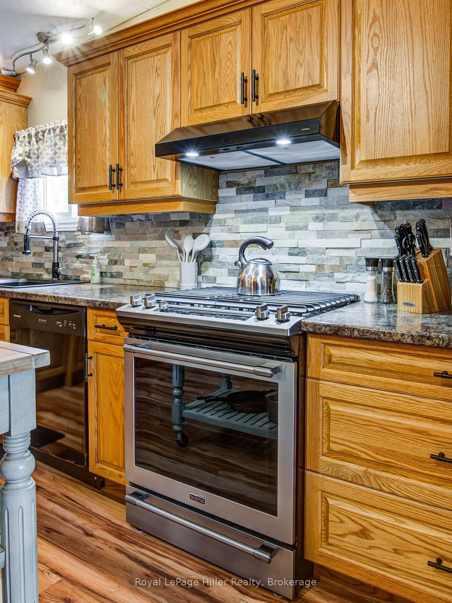 Photo 5 of 174 Birch Street, Perth East, Crystal Lake — HOMEH