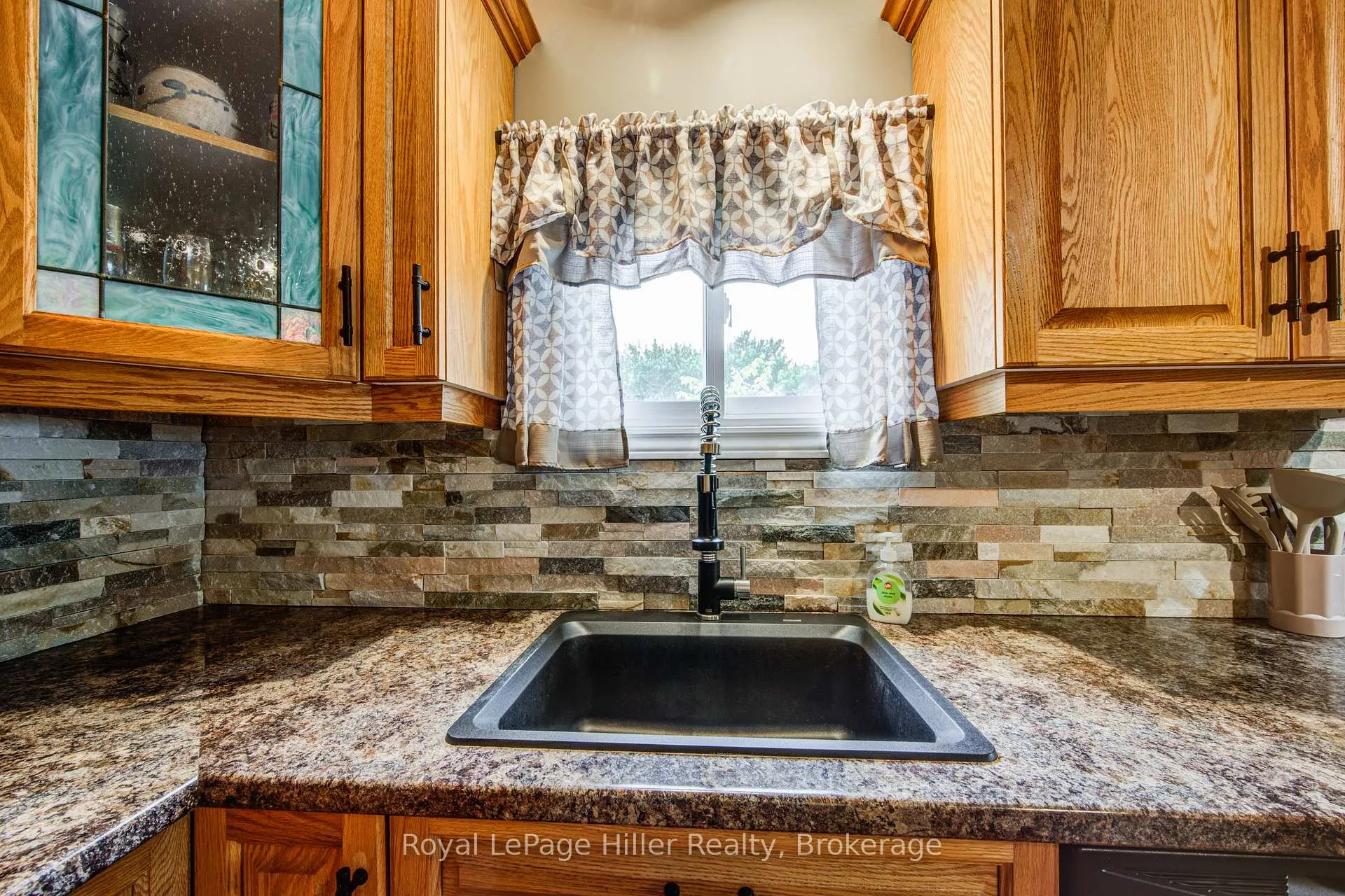Photo 6 of 174 Birch Street, Perth East, Crystal Lake — HOMEH