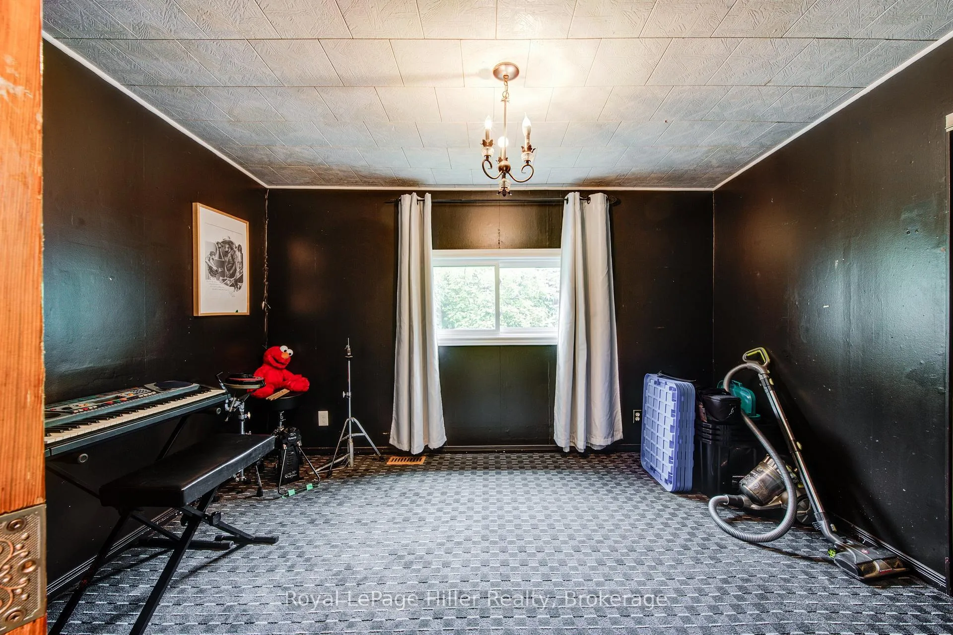 Photo 16 of 174 Birch Street, Perth East, Crystal Lake — HOMEH