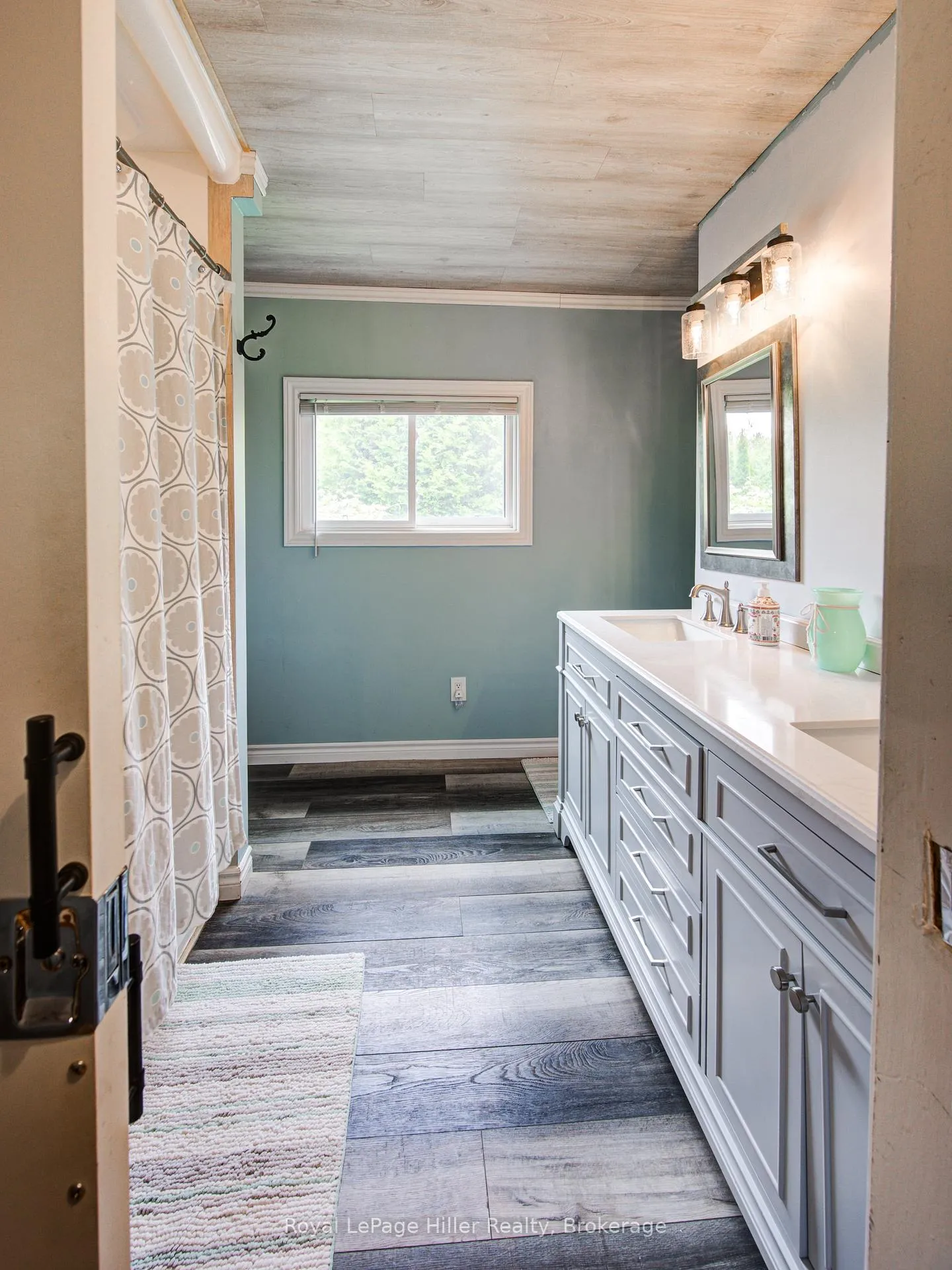 Photo 21 of 174 Birch Street, Perth East, Crystal Lake — HOMEH