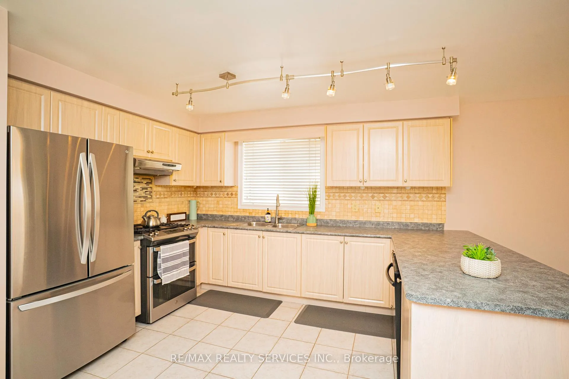 Photo 8 of 44 Edgar Road, Caledon, Bolton East — HOMEH